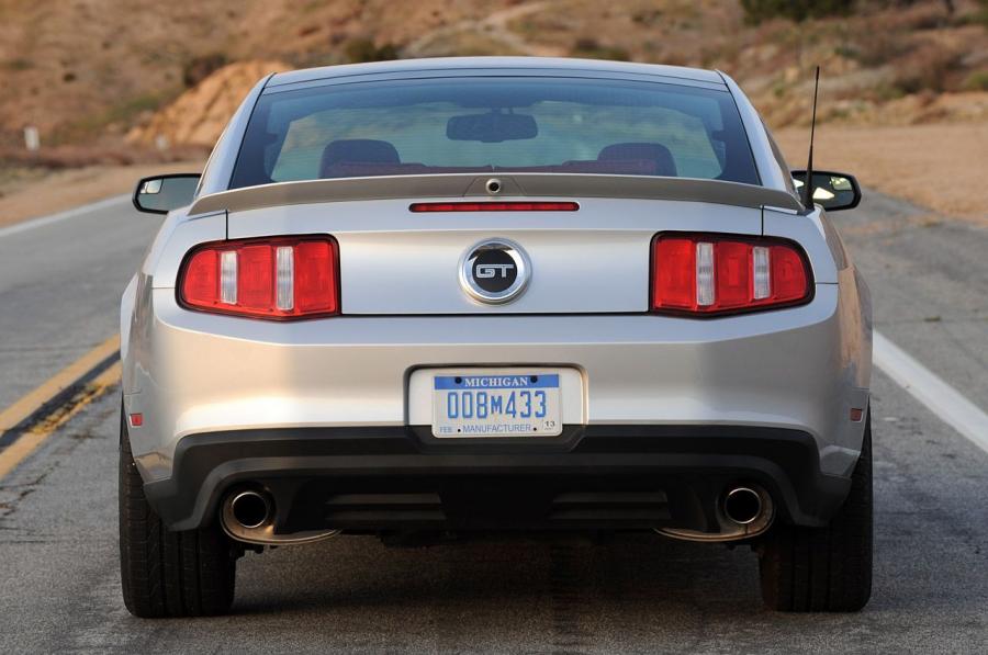  Ford Mustang GT 2011 года  (фото 4 из 90)